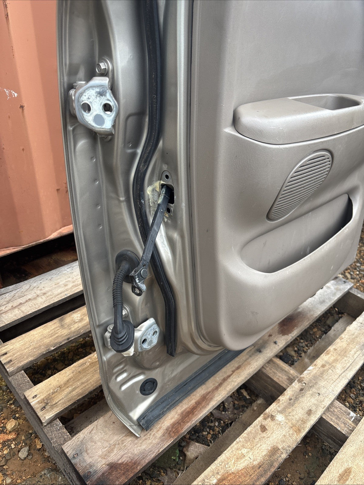 00-06 TOYOTA TUNDRA Passenger Rear Side Door Extended Cab w/ Side Moulding