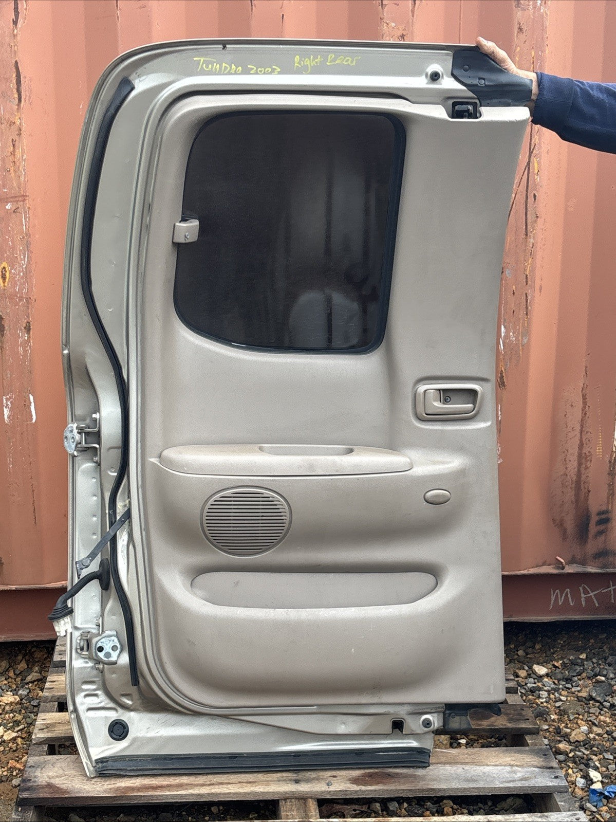 00-06 TOYOTA TUNDRA Passenger Rear Side Door Extended Cab w/ Side Moulding