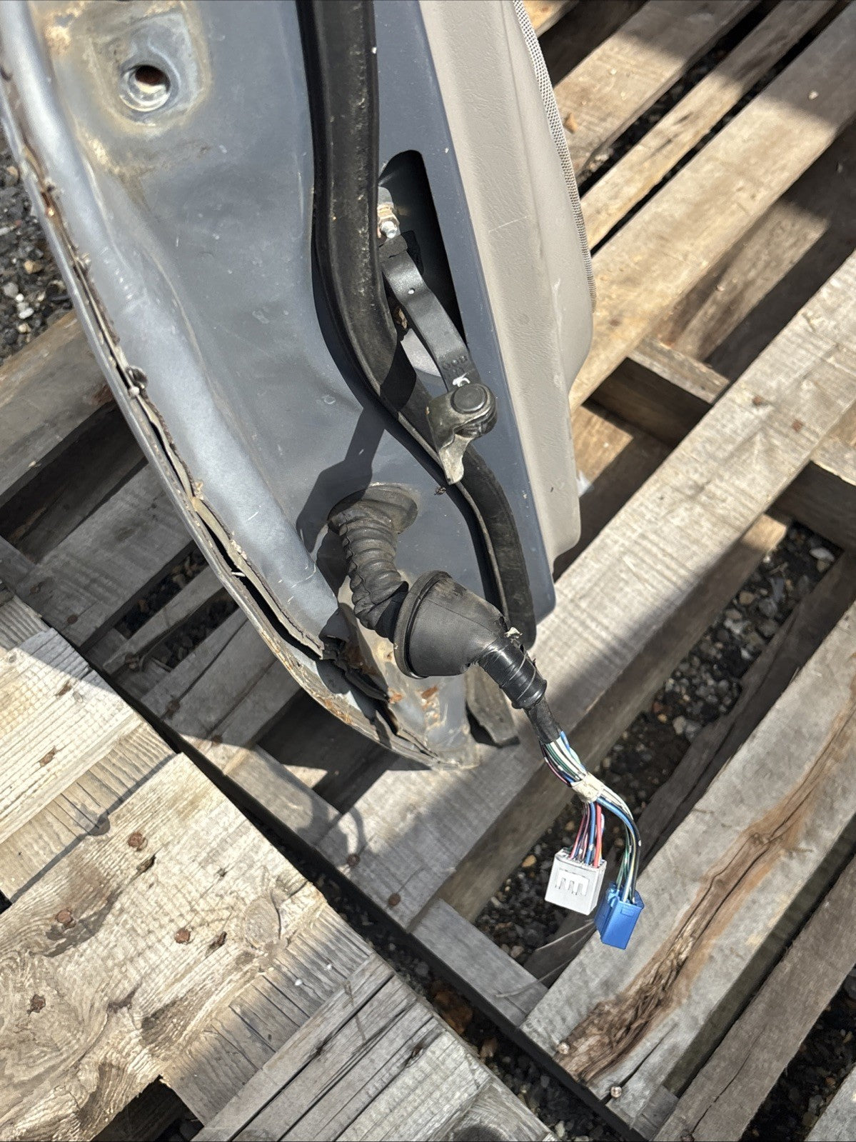 01-07 TOYOTA SEQUOIA PASSENGER RIGHT FRONT SIDE DOOR SHELL COMPLETE