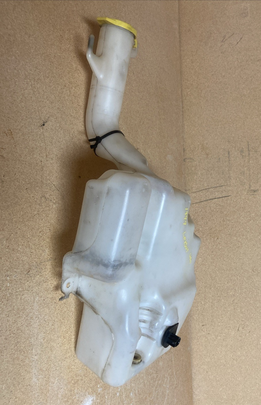 1995-2000 Lexus LS 400 Windshield Washer Fluid Reservoir 05113650AD