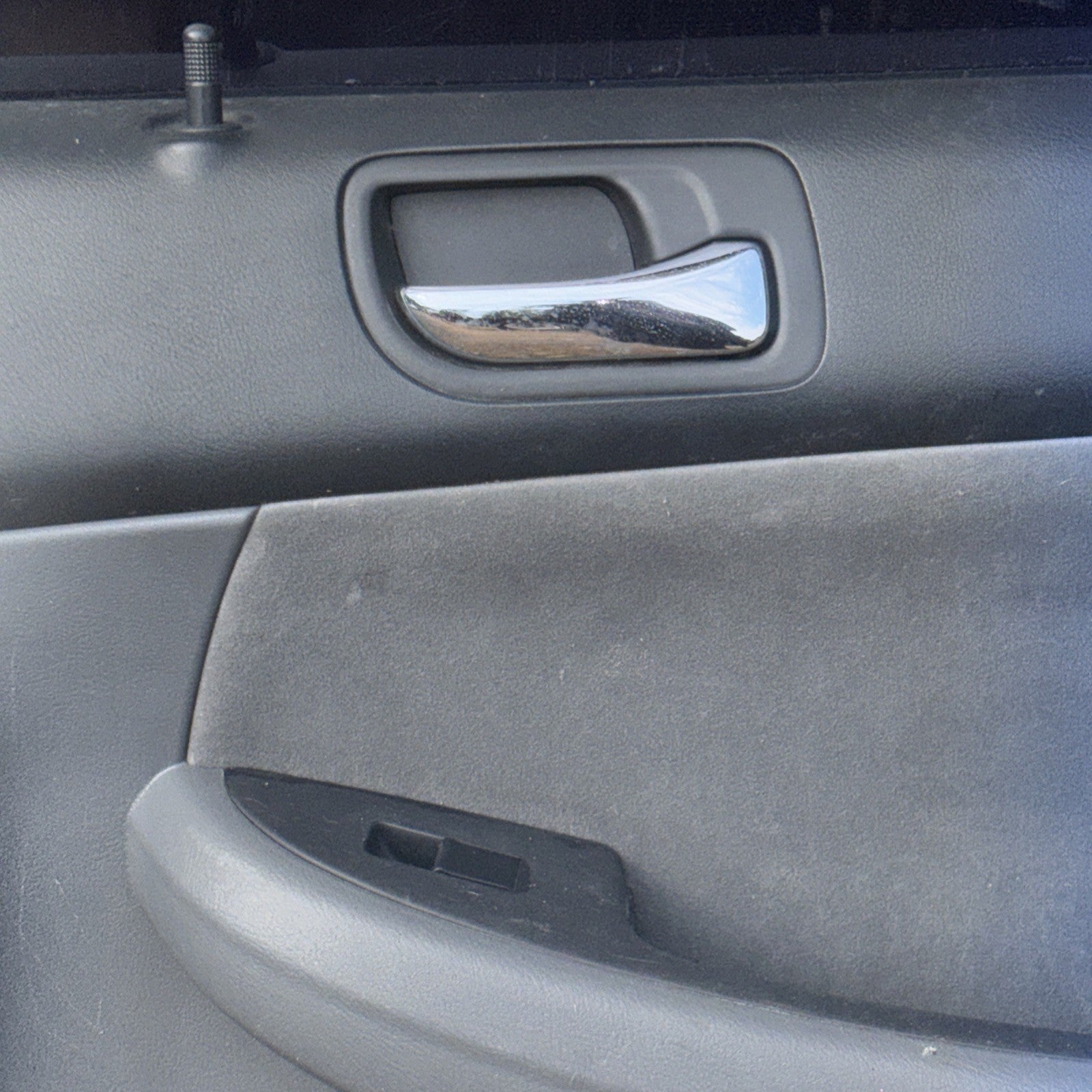 2004 Honda Accord Trasero Derecho PUERTA SIN ACCESORIOS Panel de puerta gris