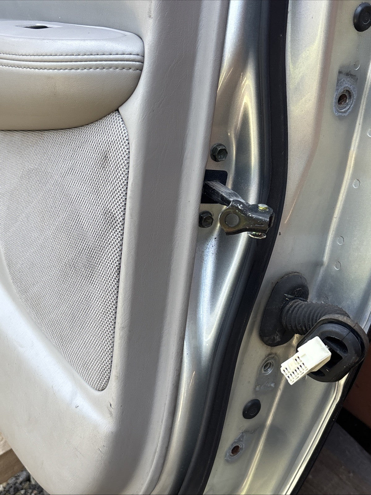 2002-2003 Lexus ES300 ES330 Carcasa de puerta trasera izquierda OEM plateada