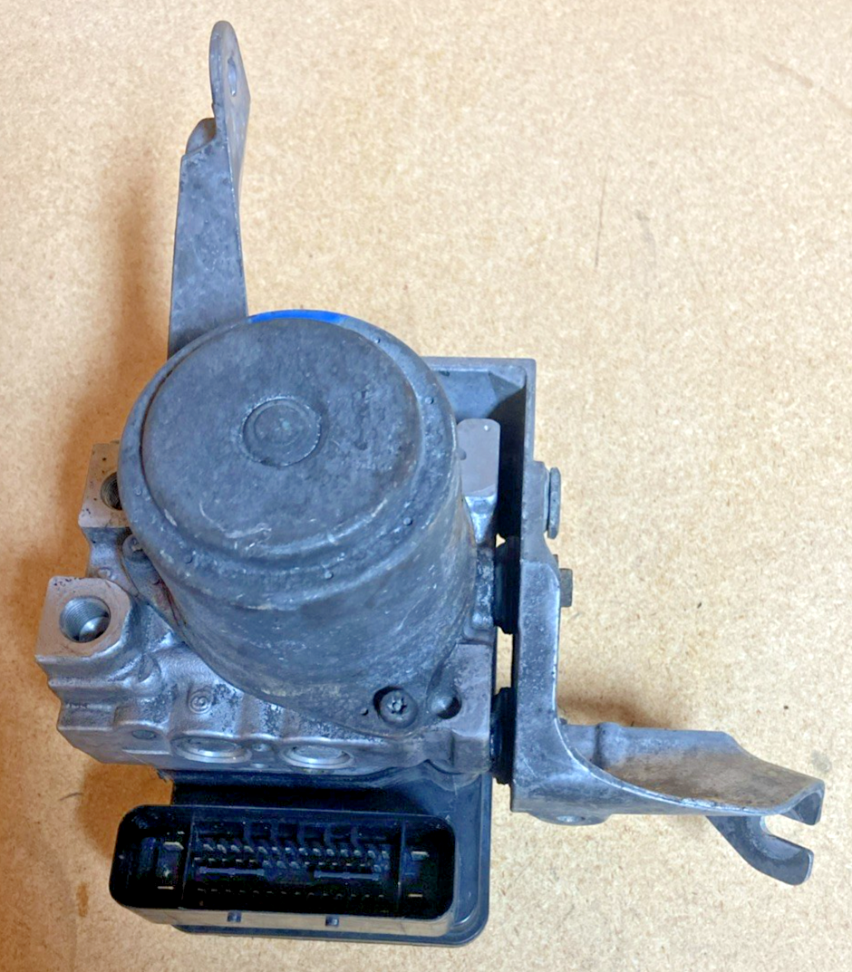 2006-2008 Acura TSX Anti-Lock Braking System (ABS) Pump Control Module Assembly