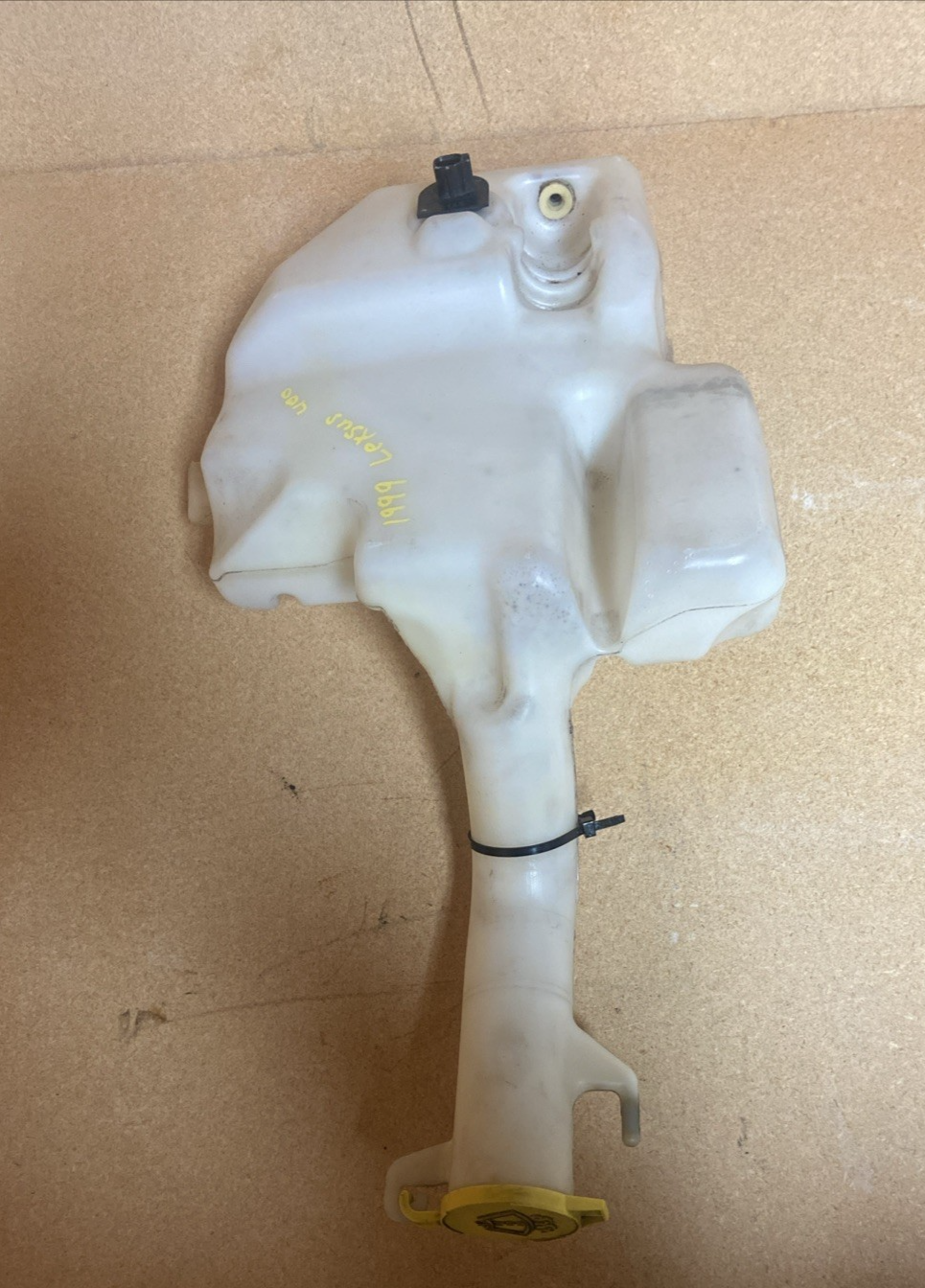 1995-2000 Lexus LS 400 Windshield Washer Fluid Reservoir 05113650AD