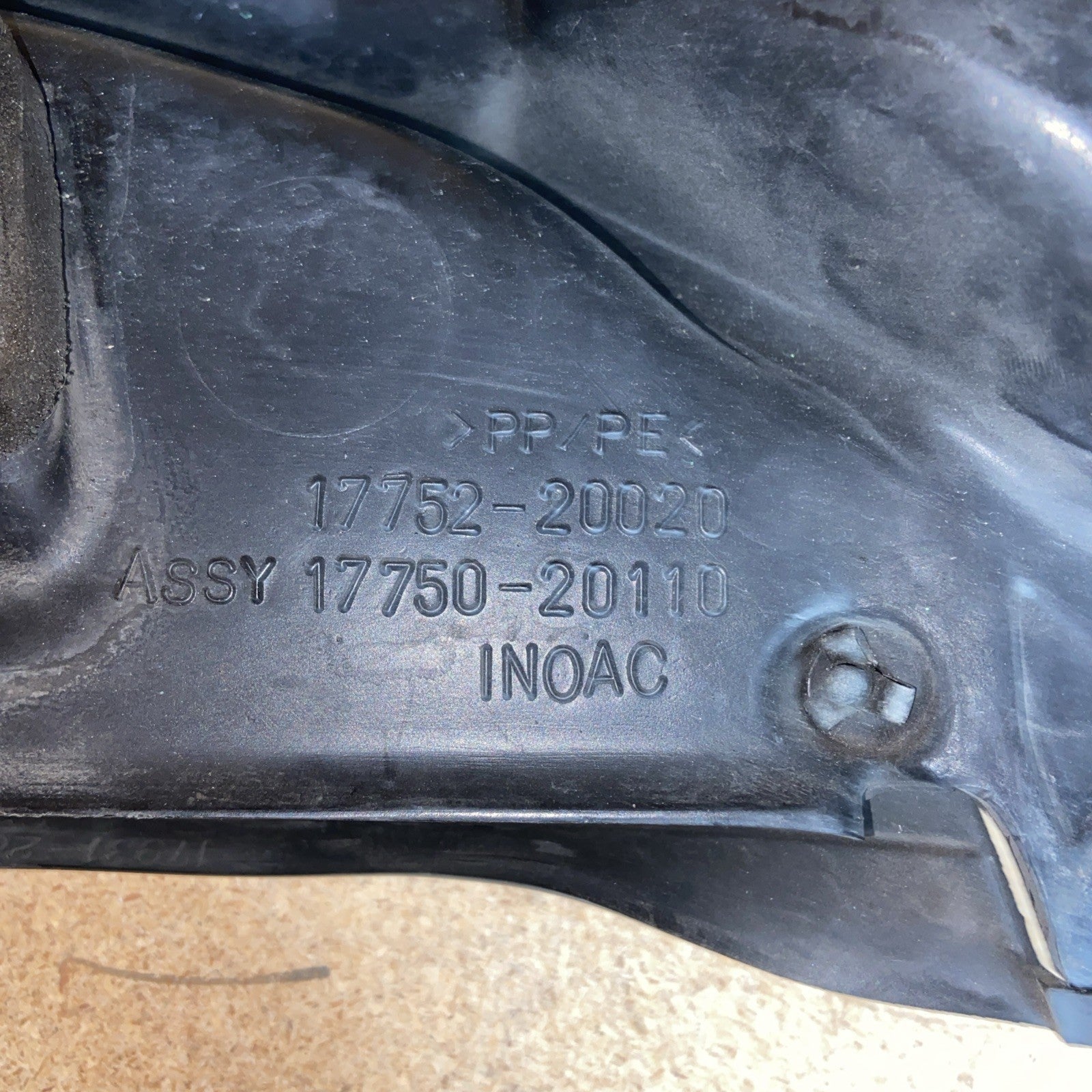2002-2003 Lexus ES 300 Tubo de entrada de aire 17752-20020