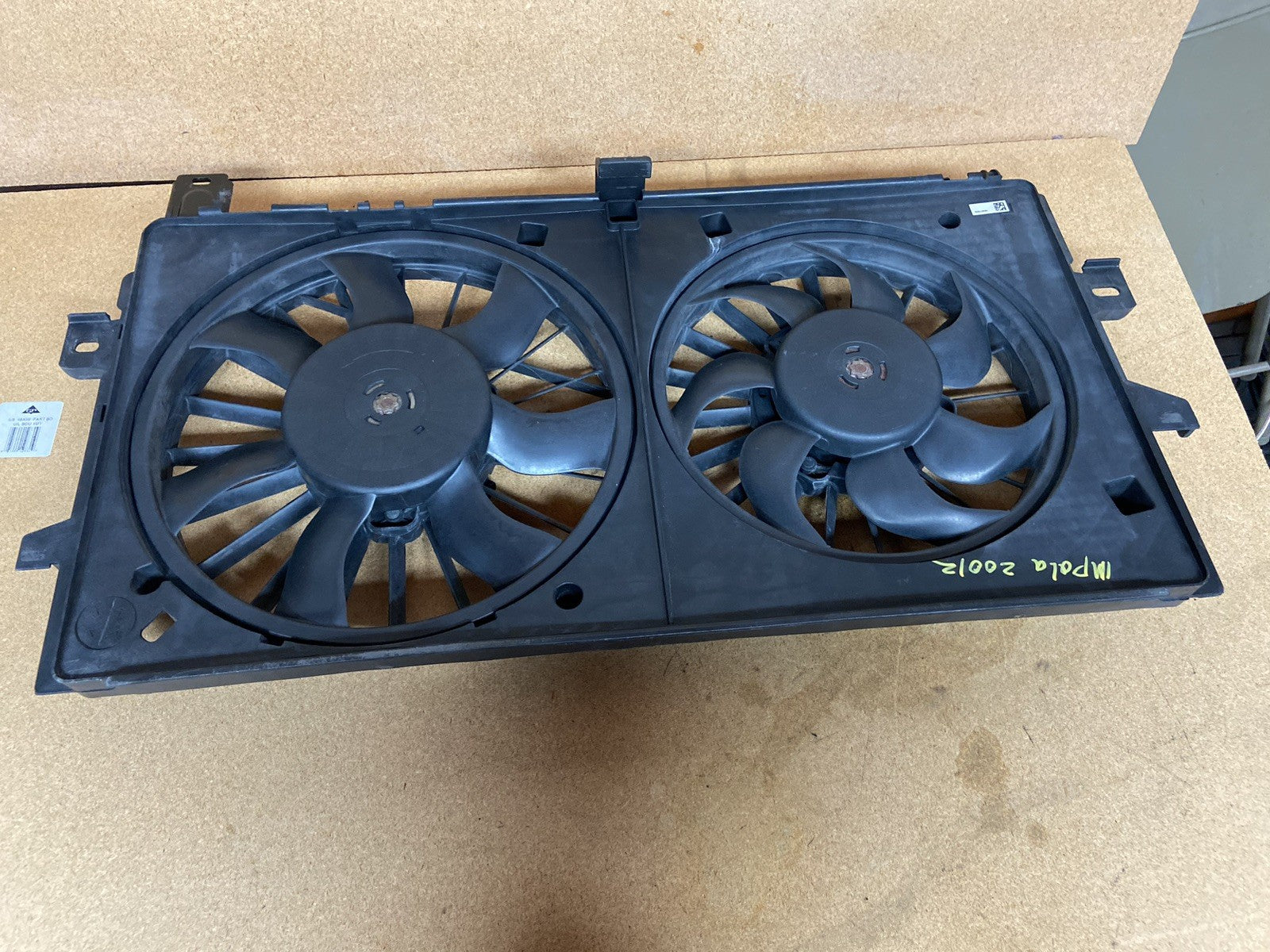 2006-2016 Chevrolet Impala Radiator Cooling Fan Motor Assembly 89018697 OEM