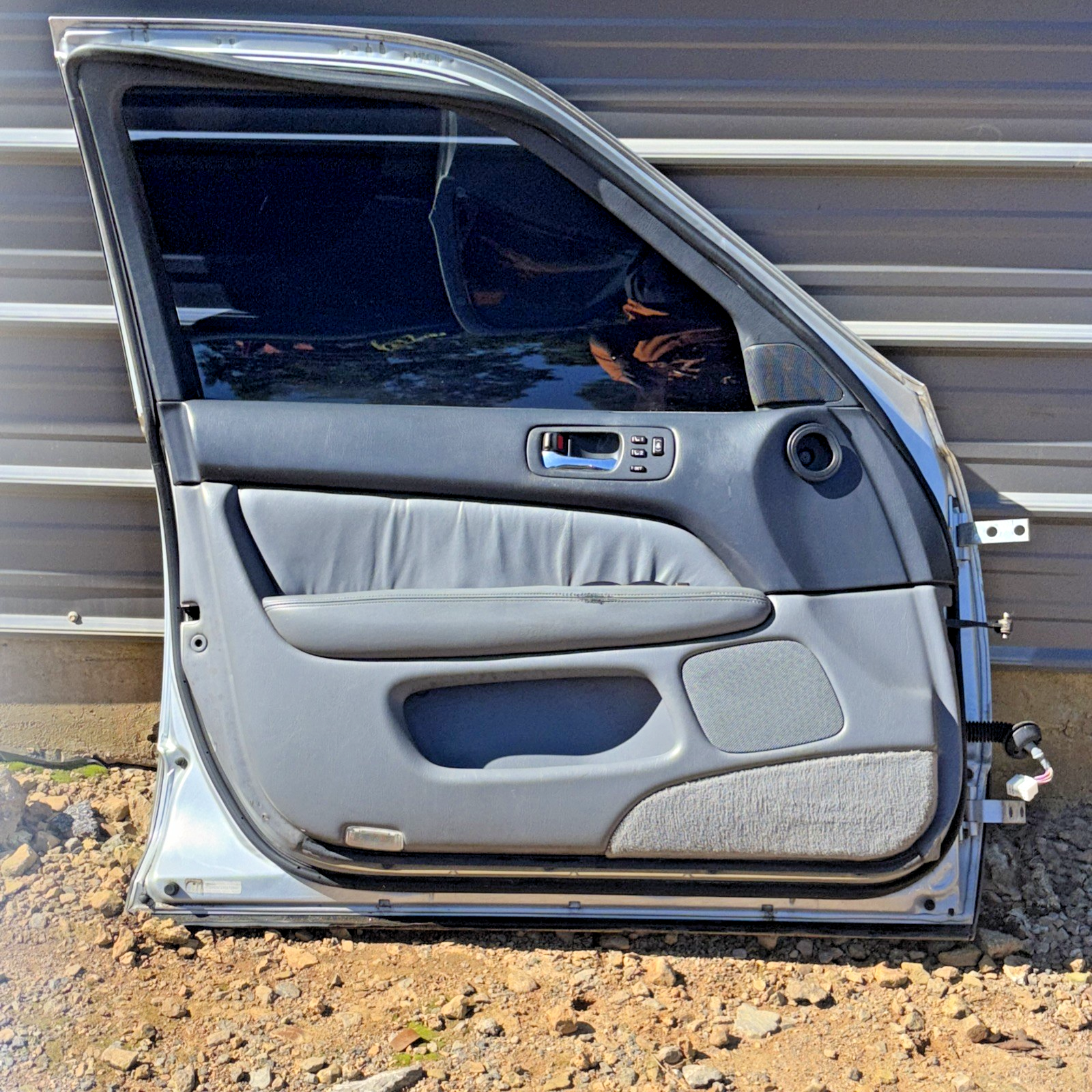 1998-2000 Lexus LS 400 Conjunto de panel de la puerta izquierda del conductor OEM plateado