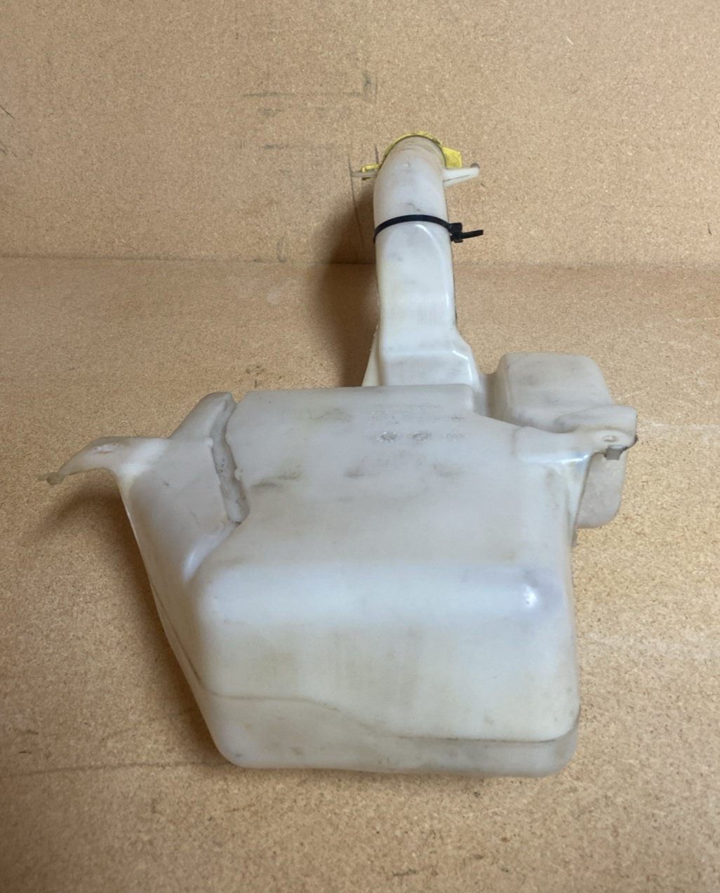 1995-2000 Lexus LS 400 Windshield Washer Fluid Reservoir 05113650AD