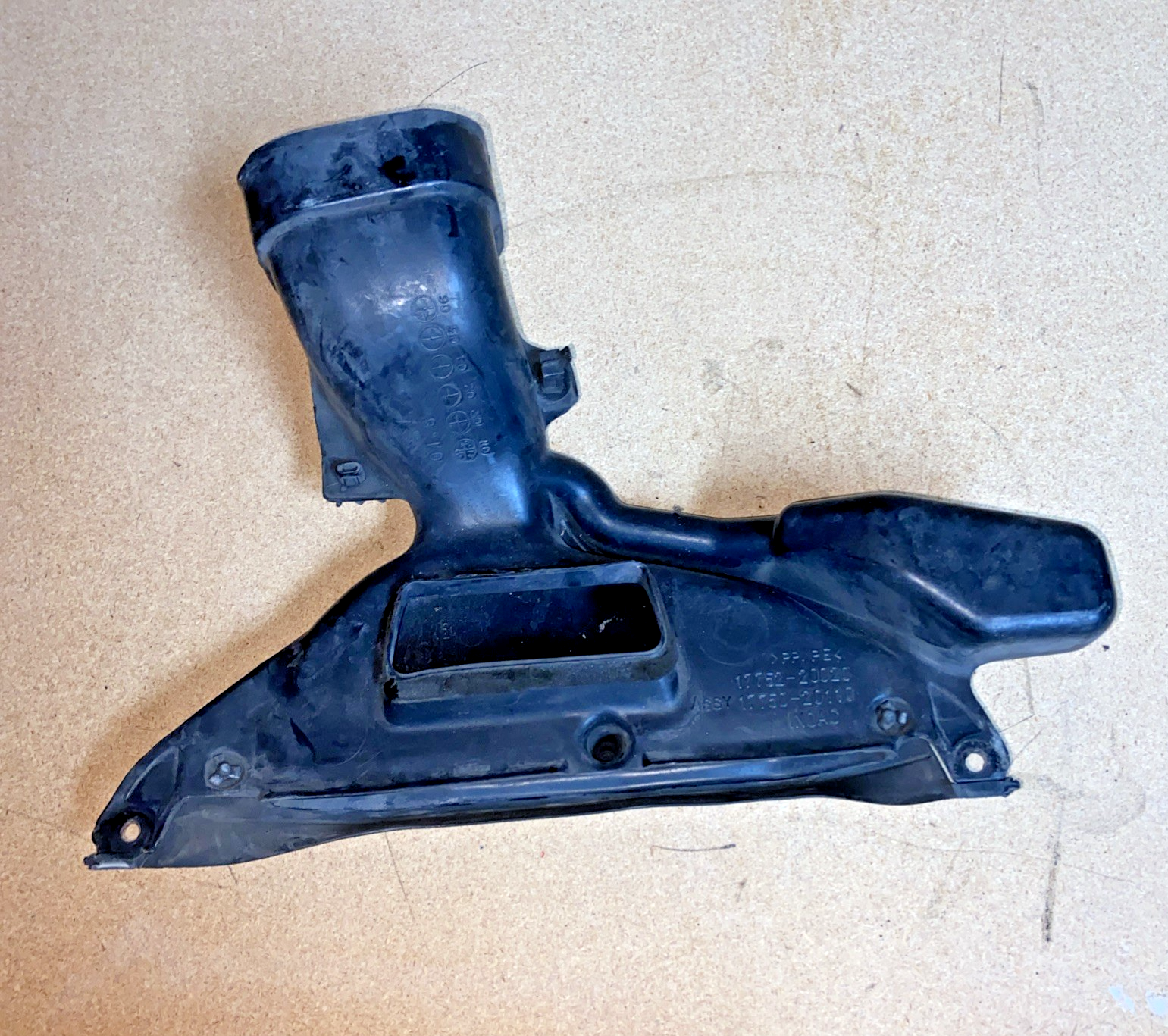 2002-2003 Lexus ES 300 Tubo de entrada de aire 17752-20020