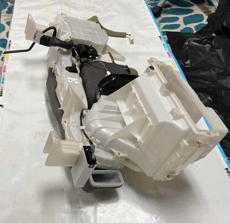 01-02 Lexus XF30 LS430 Rear A/C Evaporator & Fridge Cooler 87030-50020