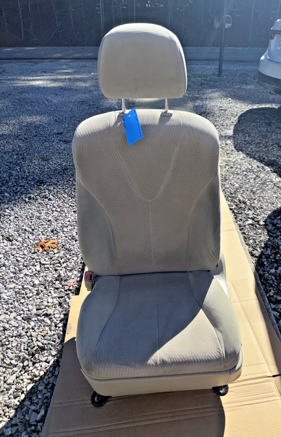 2010-2011 TOYOTA CAMRY LE DRIVER SIDE FRONT CLOTH BUCKET SEAT