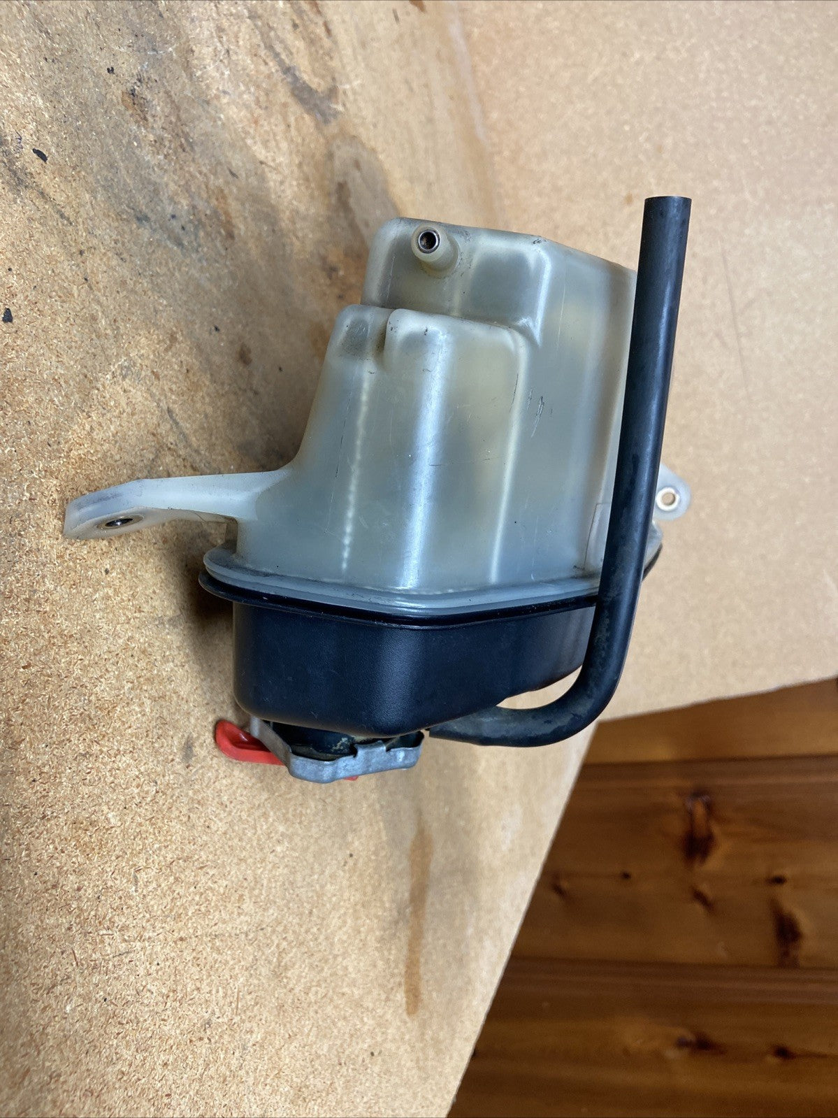 1995-2000 Lexus LS 400 4.0 L Coolant Overflow Reservoir OEM