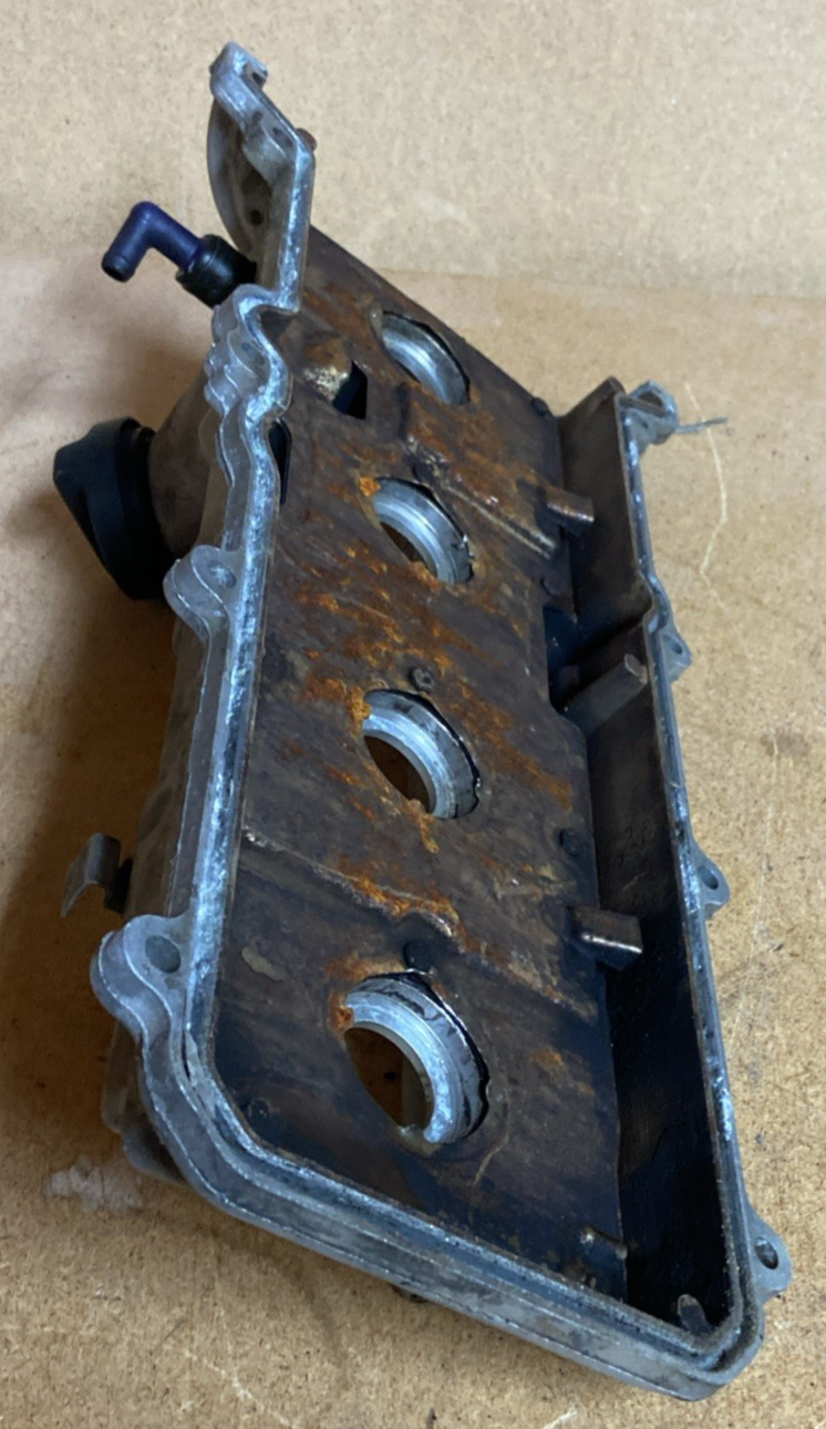2000-2004 Toyota Tundra Engine Valve Cover