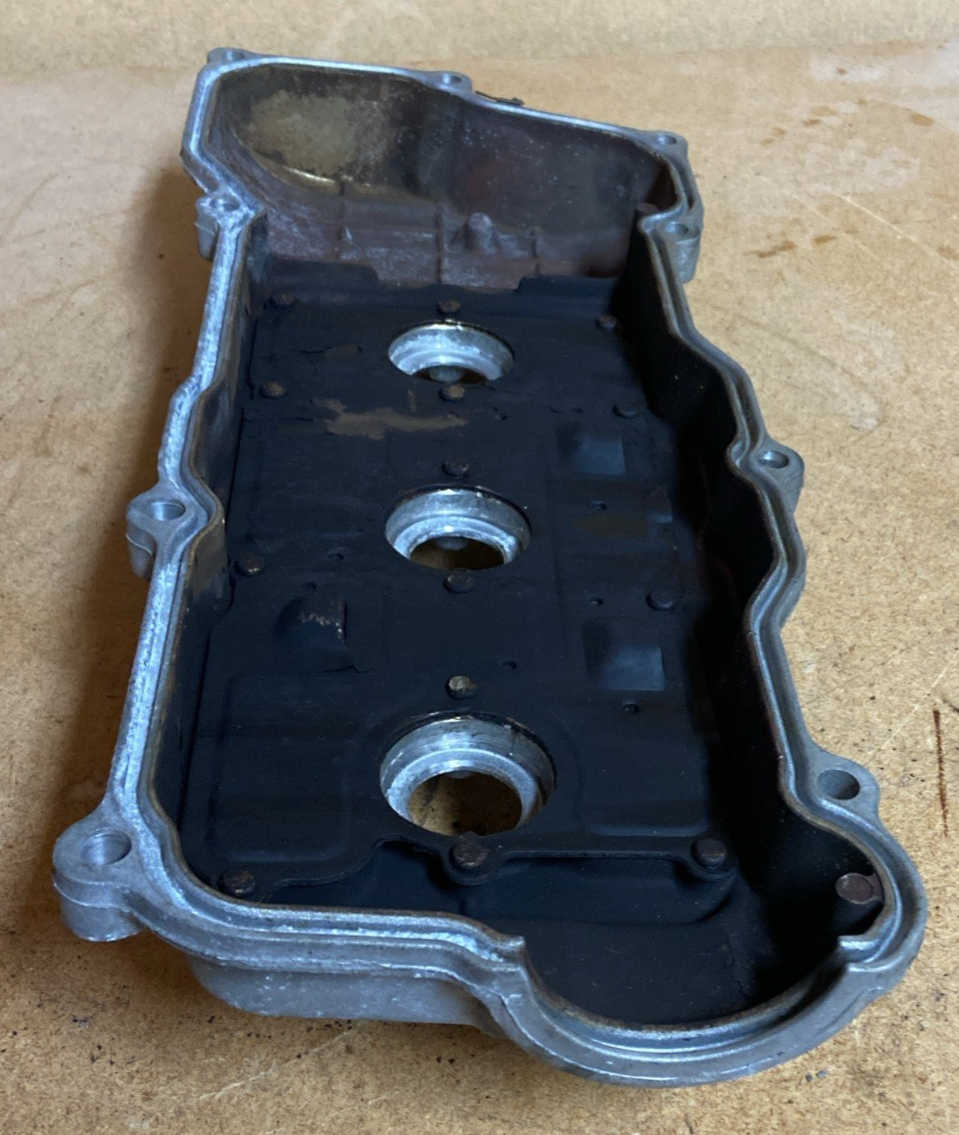 1997-2003 Lexus Es 300 Rear Engine Valve Cover