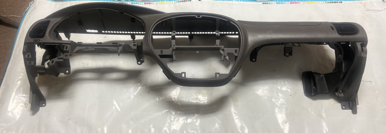 2001 -2007 Toyota Sequoia Dash Panel Dashboard Assembly