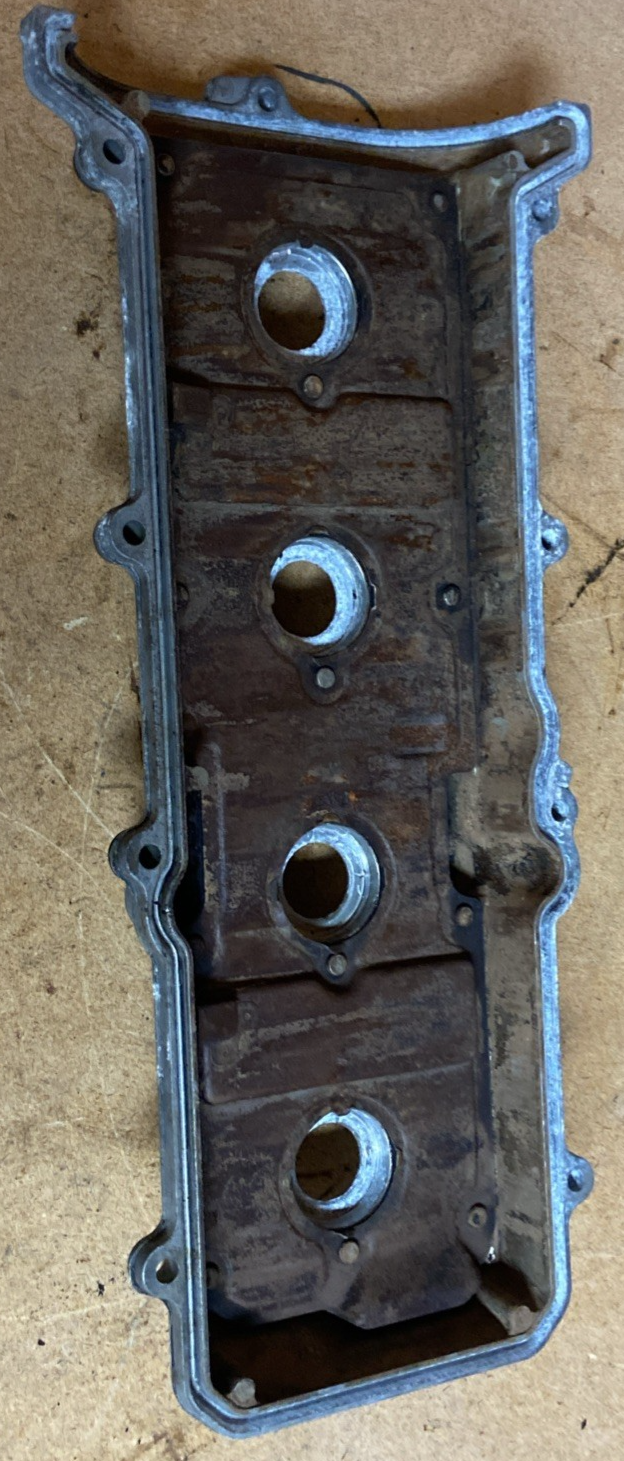2000-2004Toyota Tundra Right Side Valve Cover( 2001-2007 Seqouia)