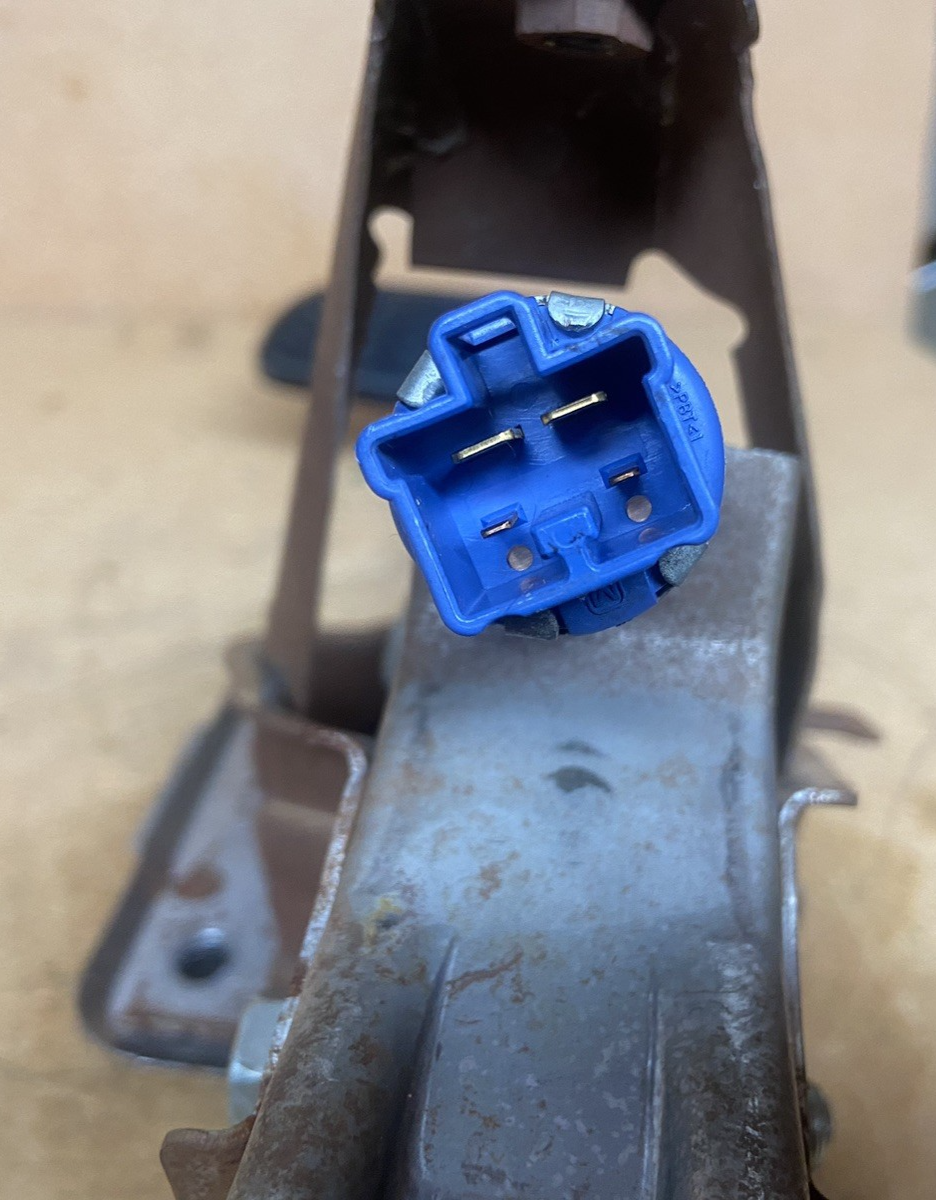 2002-2006 LEXUS ES 300 CONJUNTO DE PEDAL DE FRENO DE MANO DE EMERGENCIA OEM 46200-33050