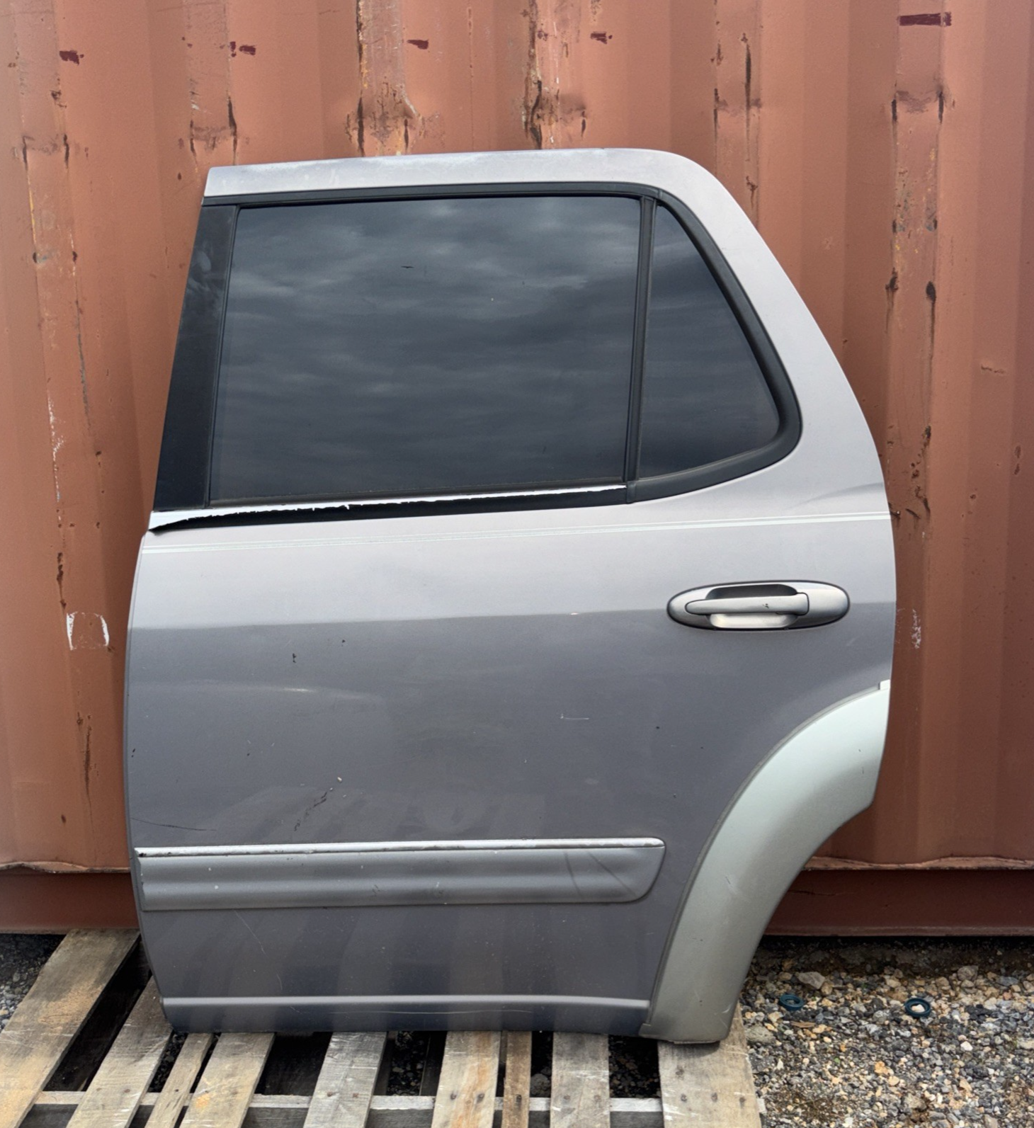 01-07 TOYOTA SEQUOIA LEFT REAR DOOR SHELL COMPLETE