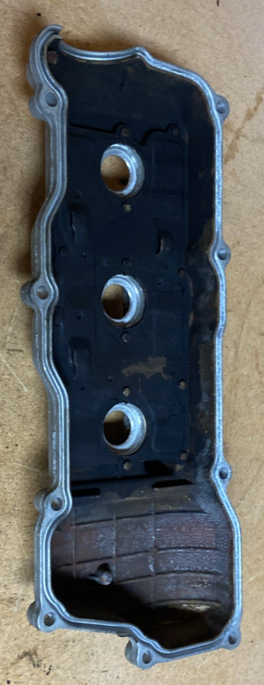 1997-2003 Lexus Es 300 Rear Engine Valve Cover