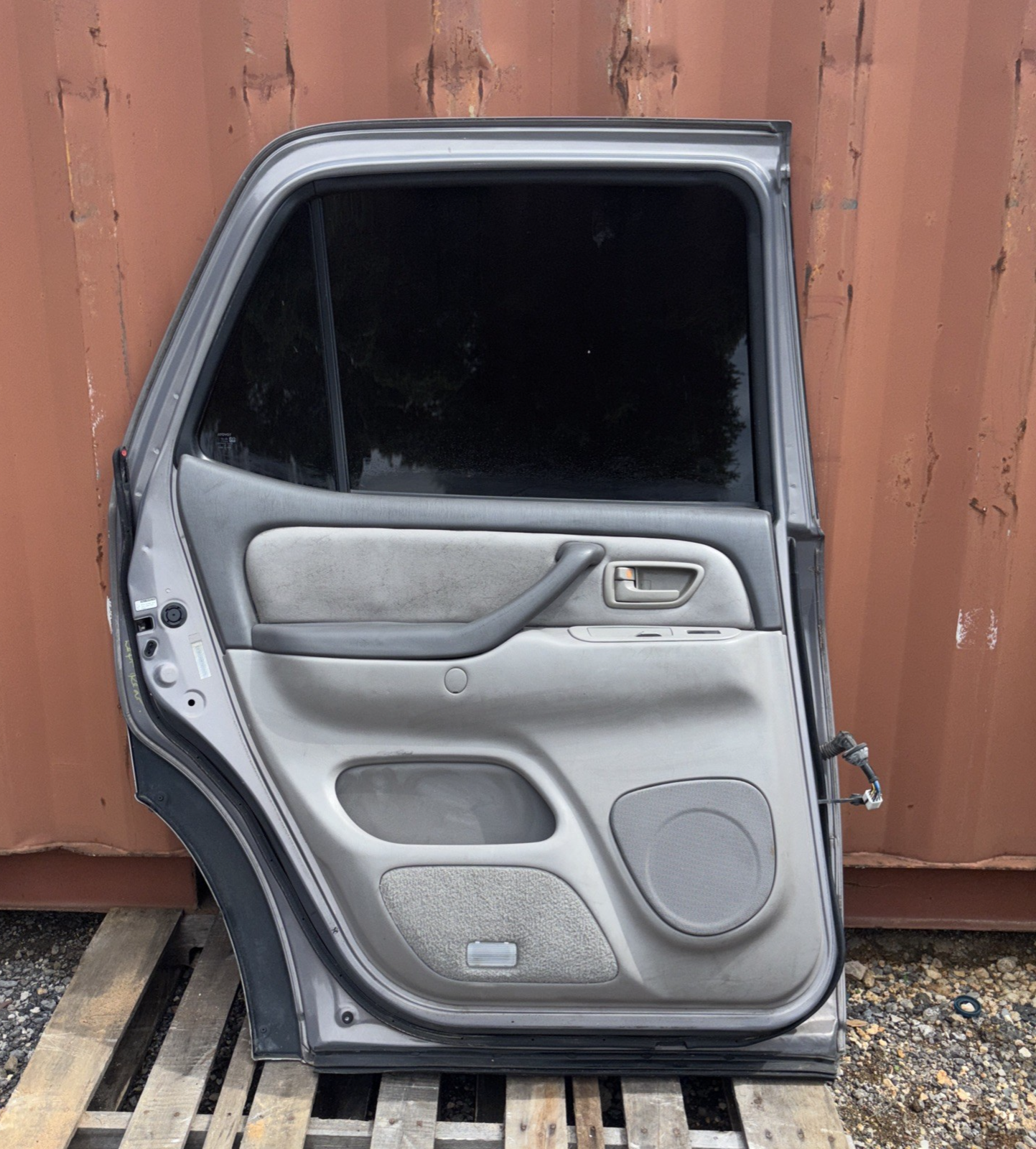 01-07 TOYOTA SEQUOIA LEFT REAR DOOR SHELL COMPLETE