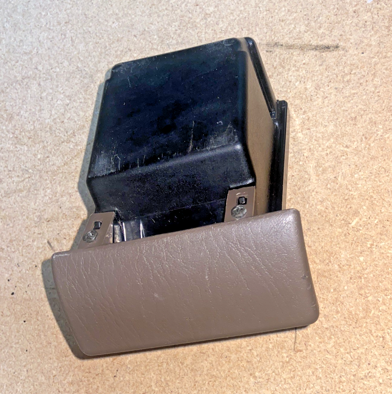 Cenicero de salpicadero color canela OEM para Toyota Tundra Sequoia 2000-2006