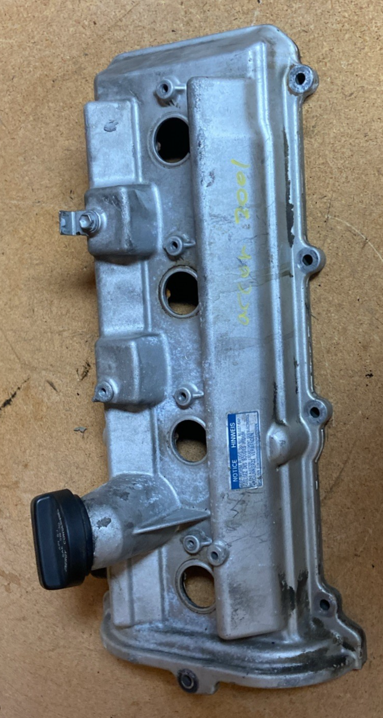 2000-2004 Toyota Tundra Engine Valve Cover