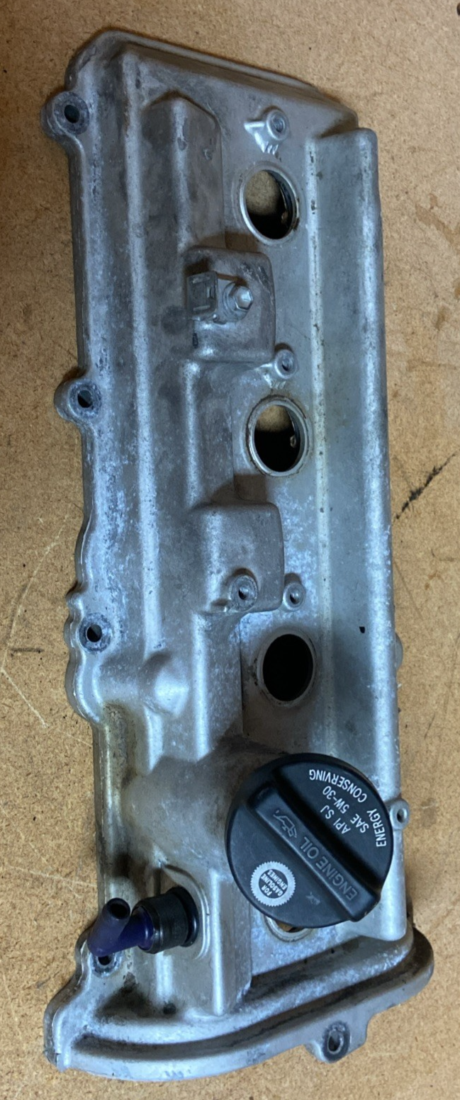 2000-2004 Toyota Tundra Engine Valve Cover