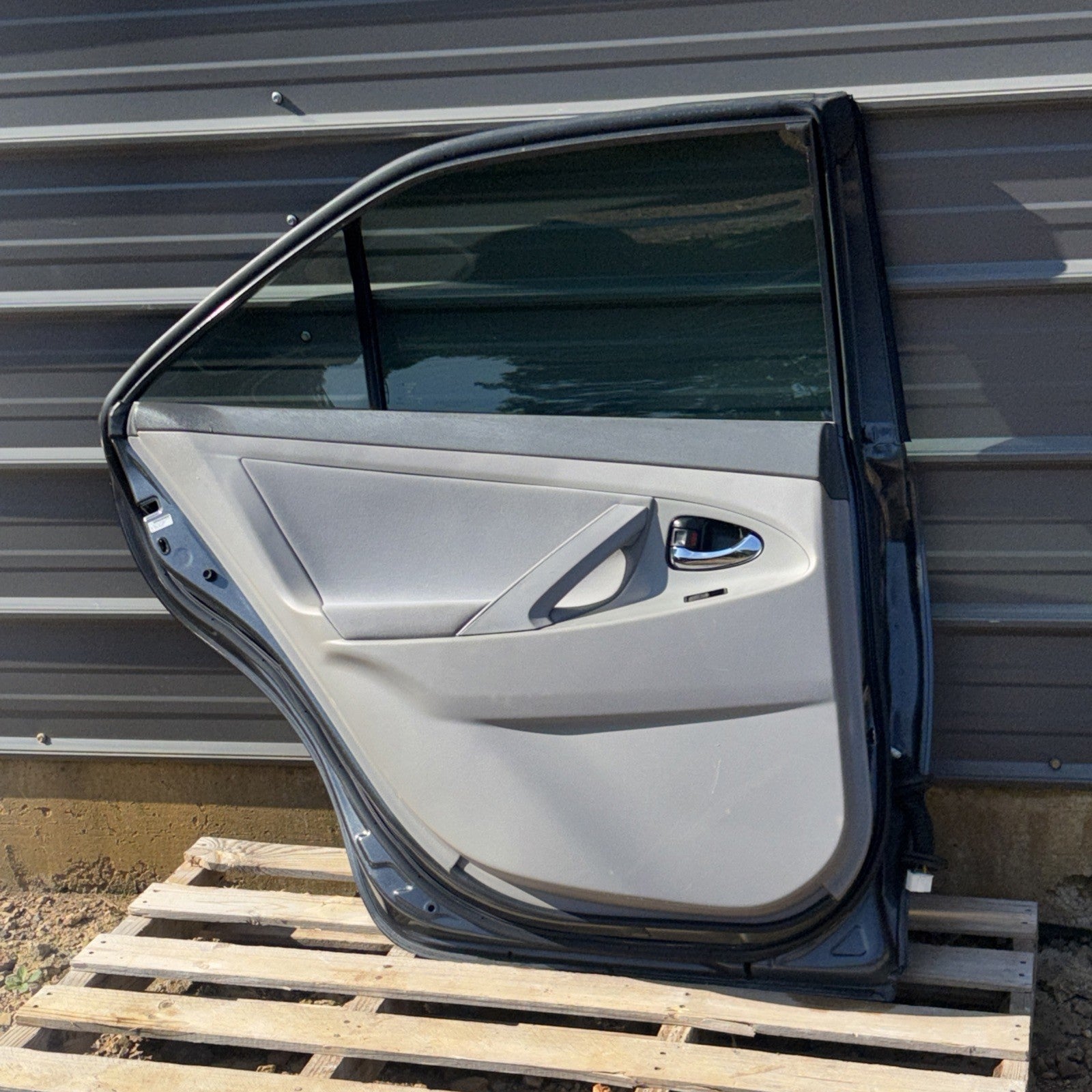 2007-2011 TOYOTA CAMRY PANEL DE CARROCERÍA DE LA PUERTA TRASERA IZQUIERDA OEM **GRIS
