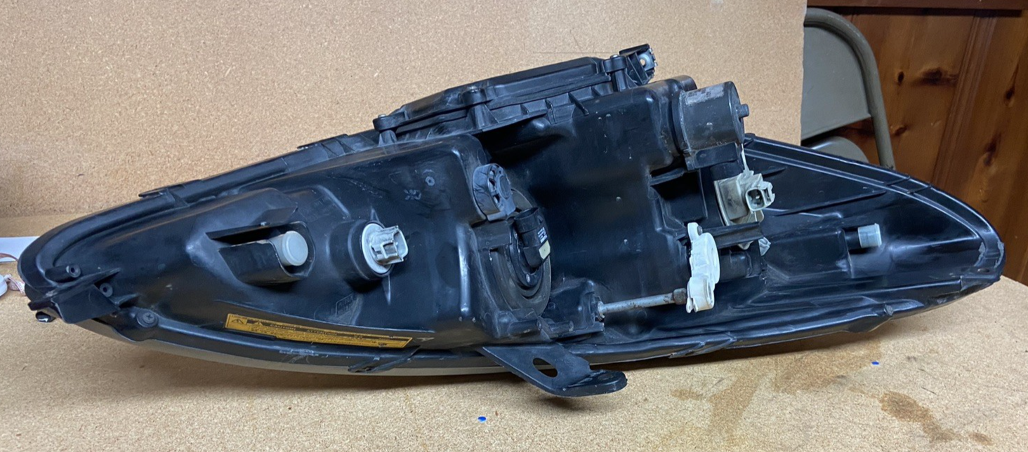 2002-2004 Lexus ES300 Front Left Driver Side Halogen Headlight