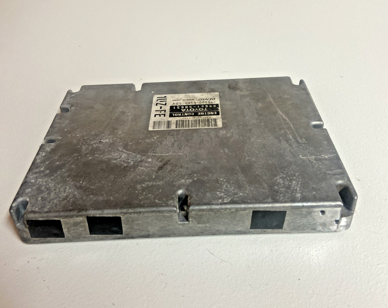 1998-2000 Lexus LS 400 Engine Control Unit ECU 89661-50531