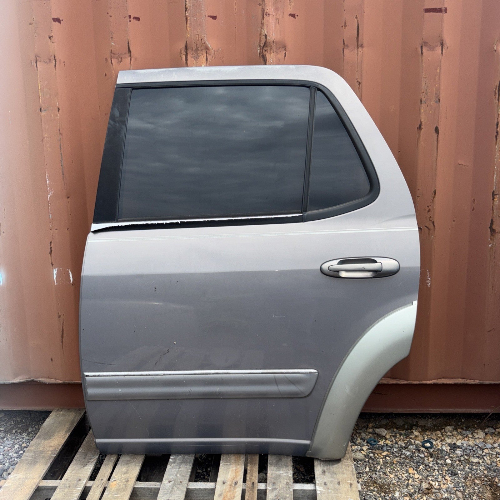 01-07 TOYOTA SEQUOIA LEFT REAR DOOR SHELL COMPLETE