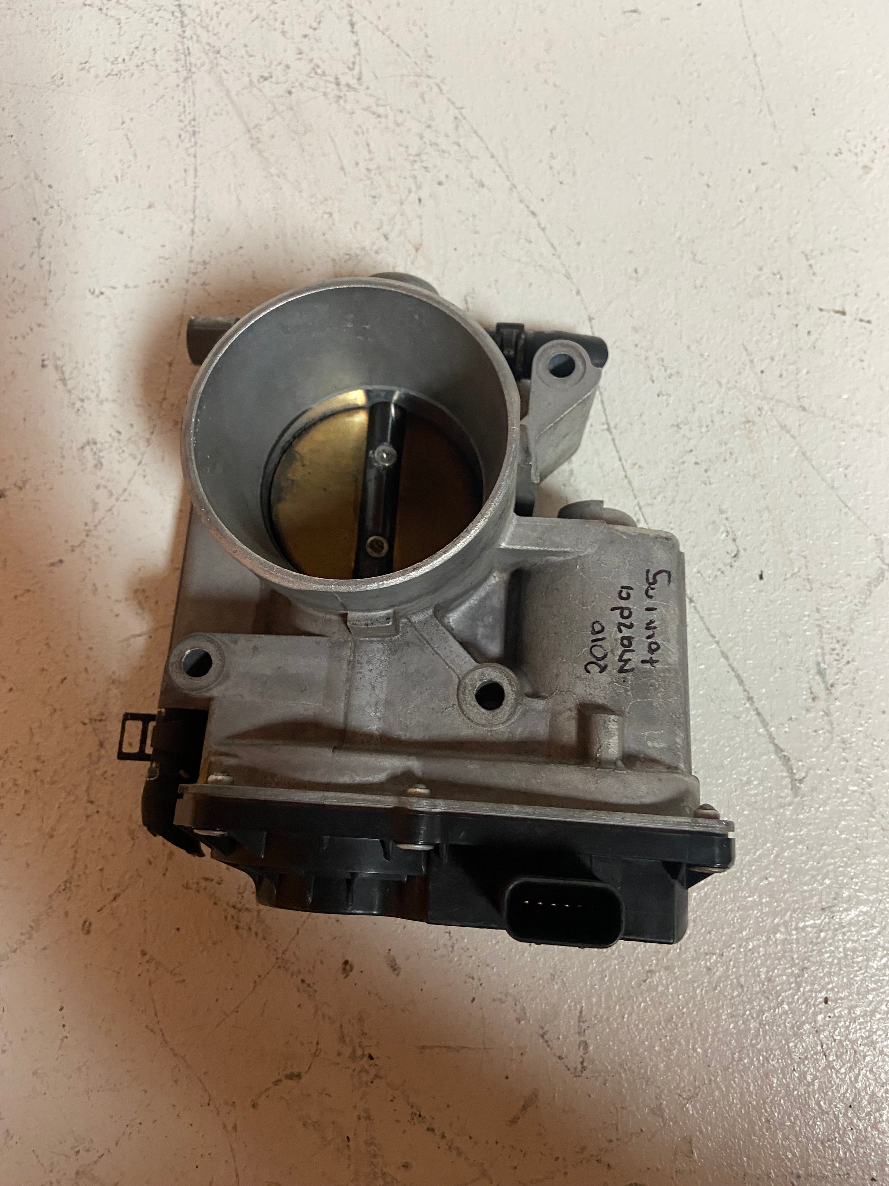 Throttle body with visible throttle plate inside the circular bore