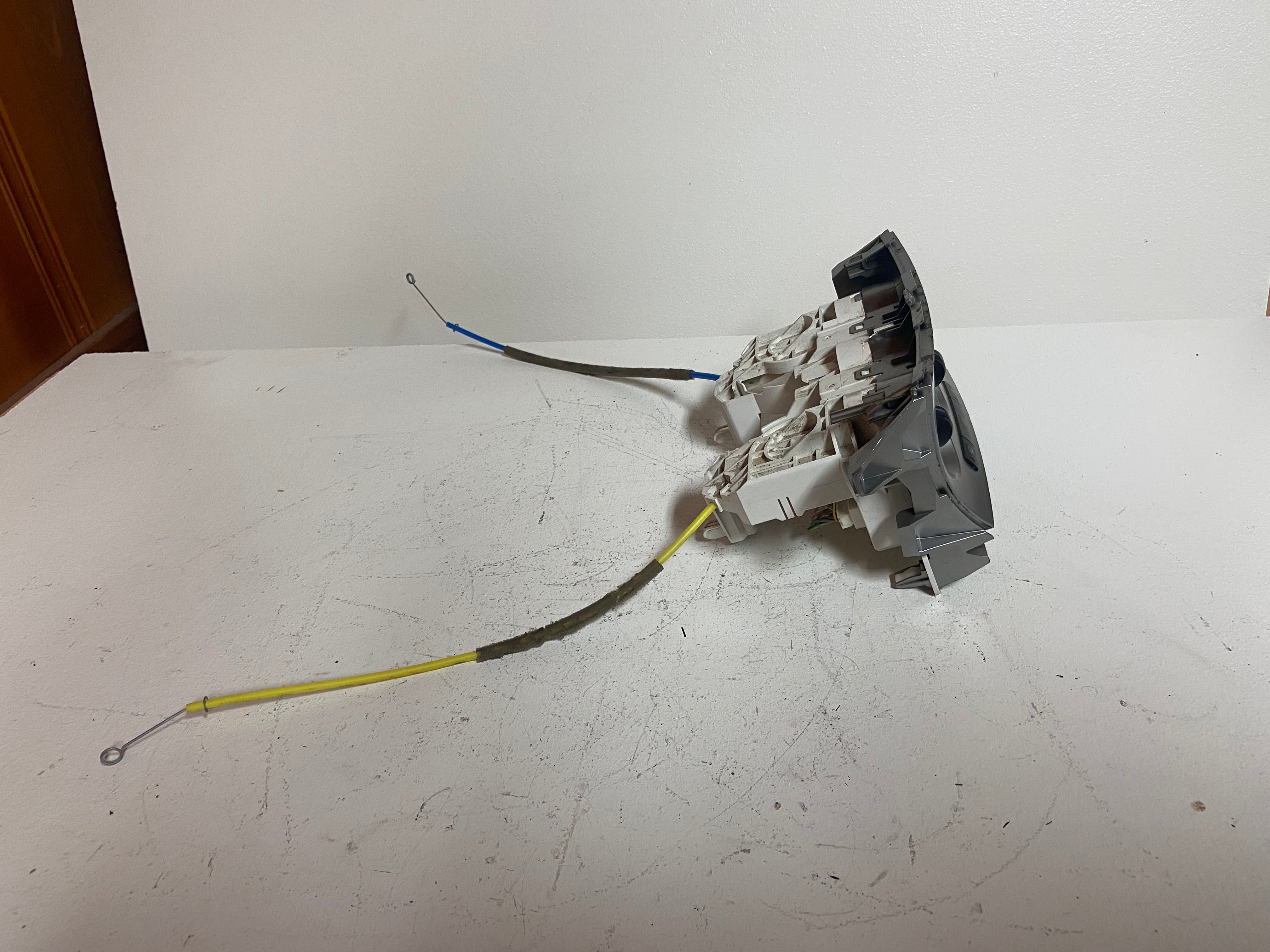 Climate control actuator assembly with white housing and two long colored cable leads