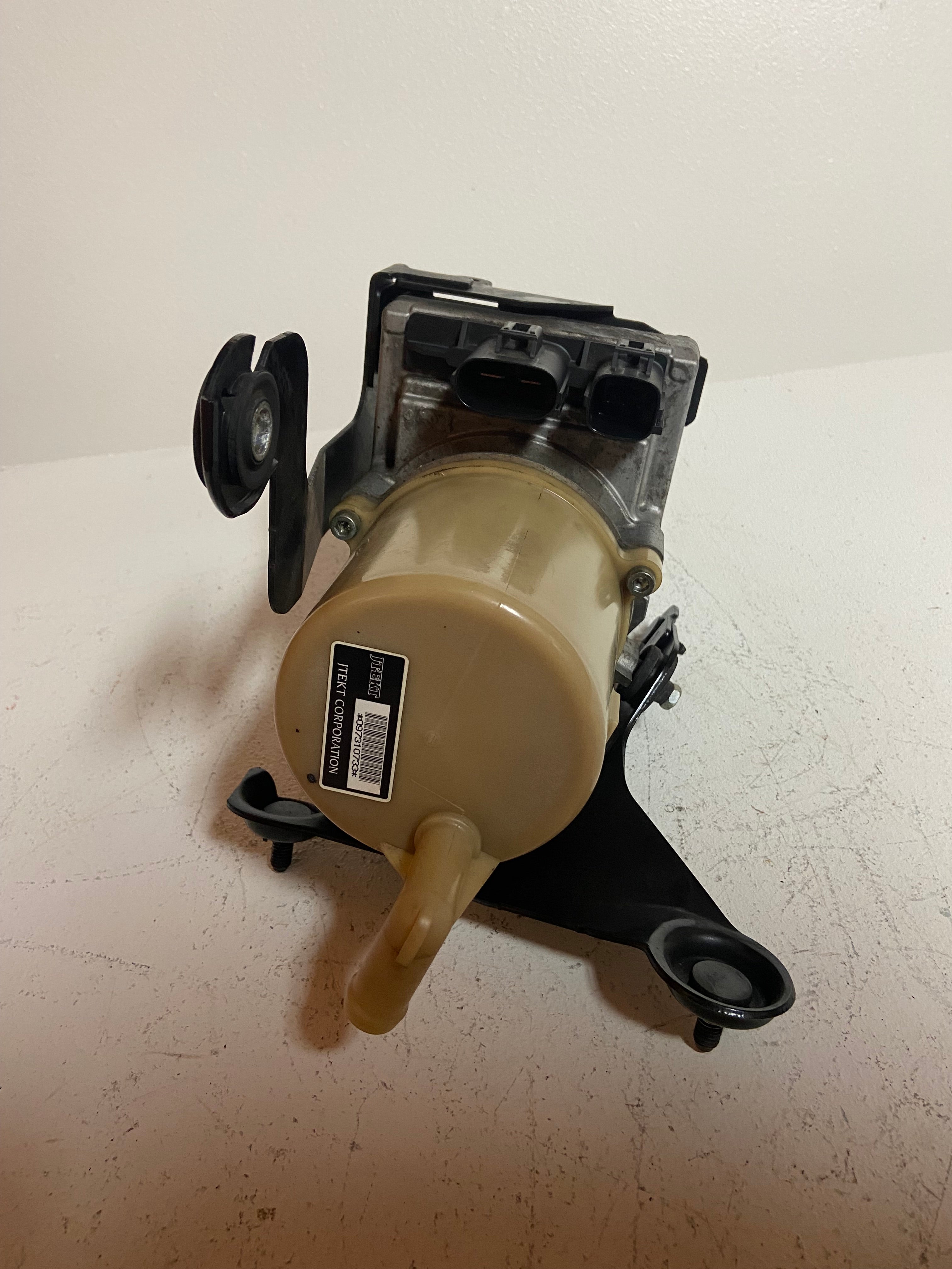 Electro-hydraulic power steering pump with beige reservoir and wiring harness